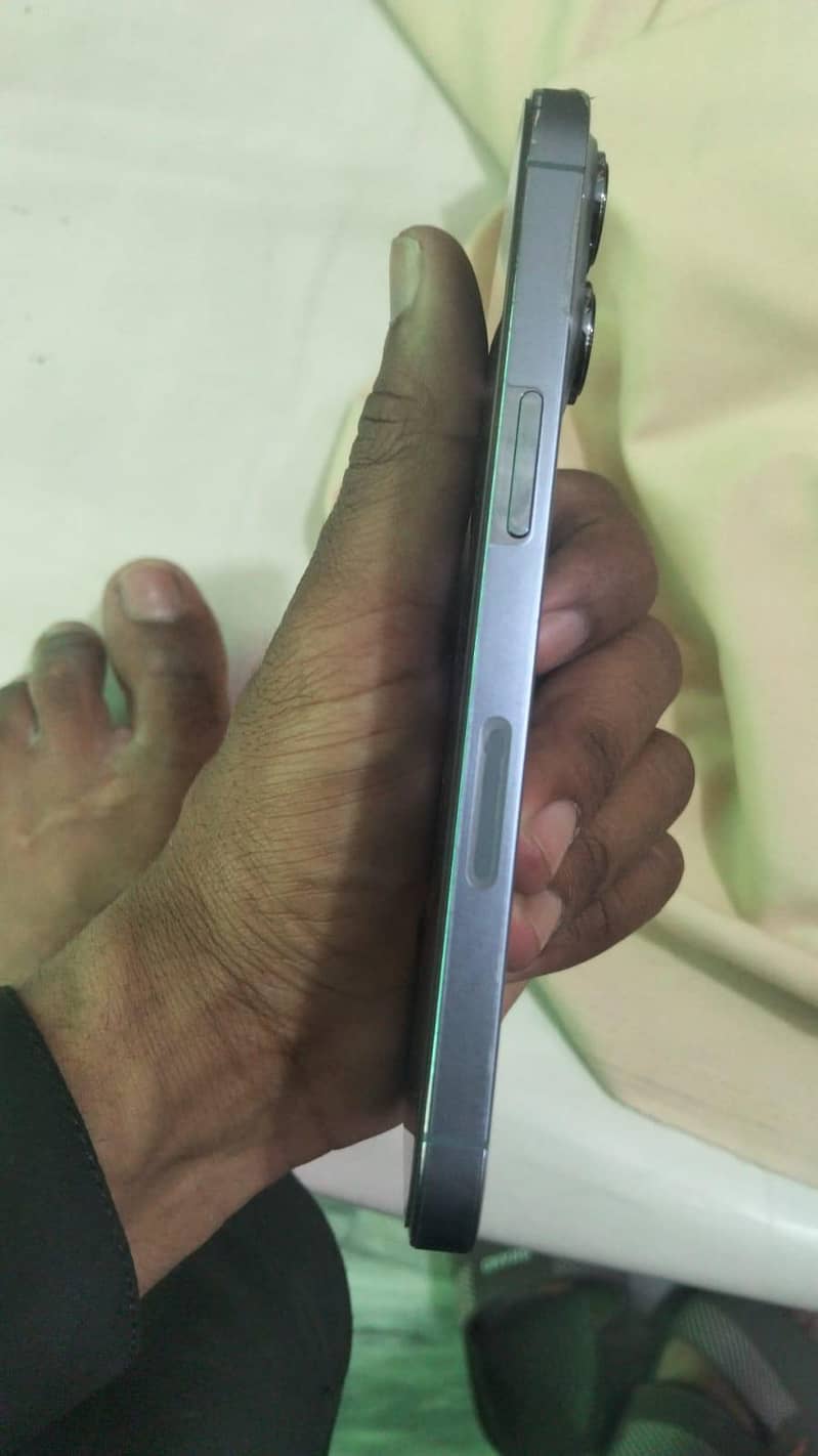 Apple iPhone 13 Pro 2