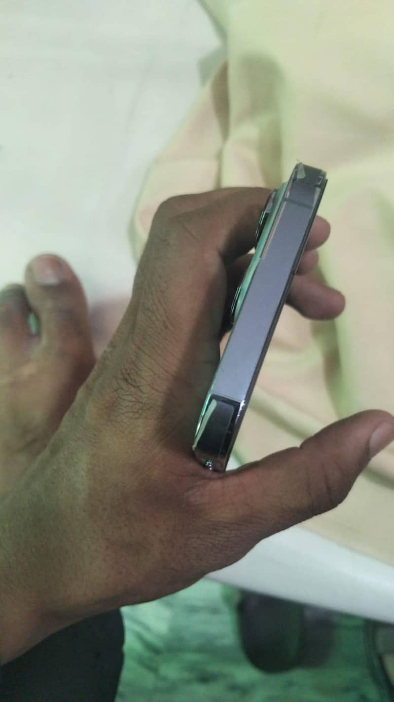 Apple iPhone 13 Pro 4