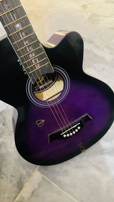 Guitar  almost new  price can be discounted