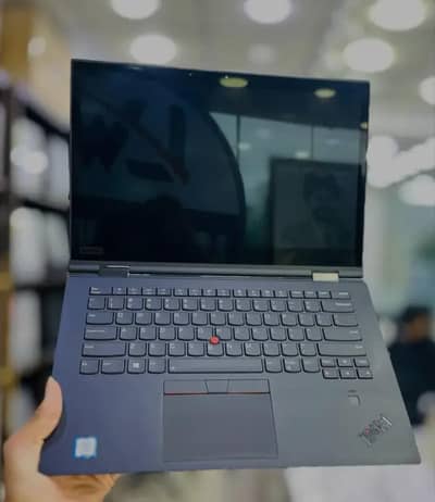 Lenovo Thinkpad X1 yoga Core i5 7th Gen (8/256 SSD).