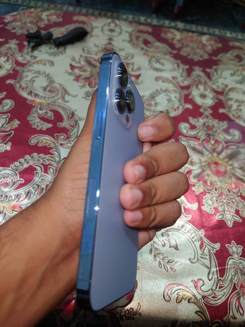 Apple iPhone 13 Pro 4