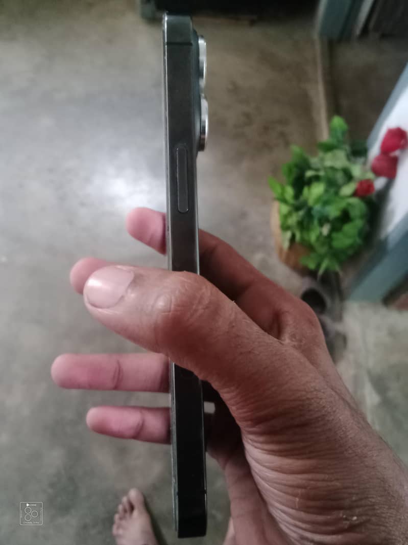 Apple iPhone 13 Pro 4