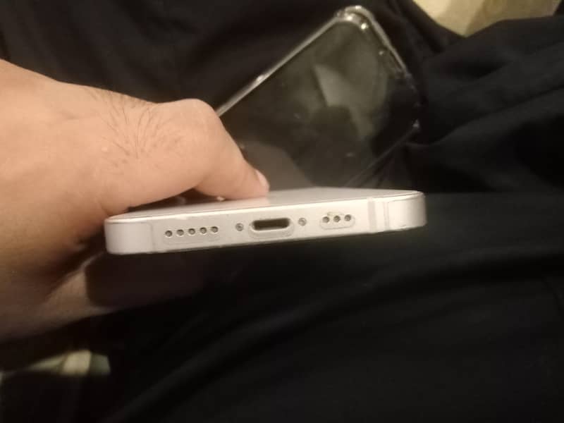 Apple iPhone 13 2