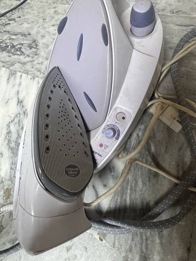 Steam iron Tefal