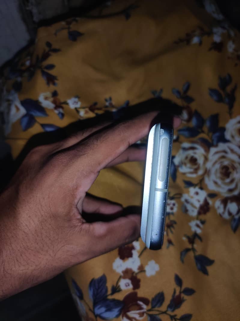 Google Pixel 8 3