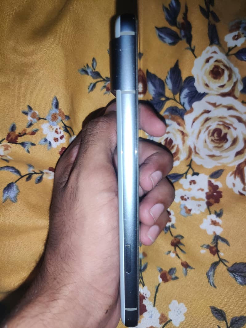 Google Pixel 8 4