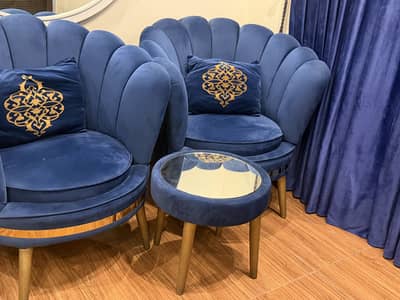 2 sofas with table