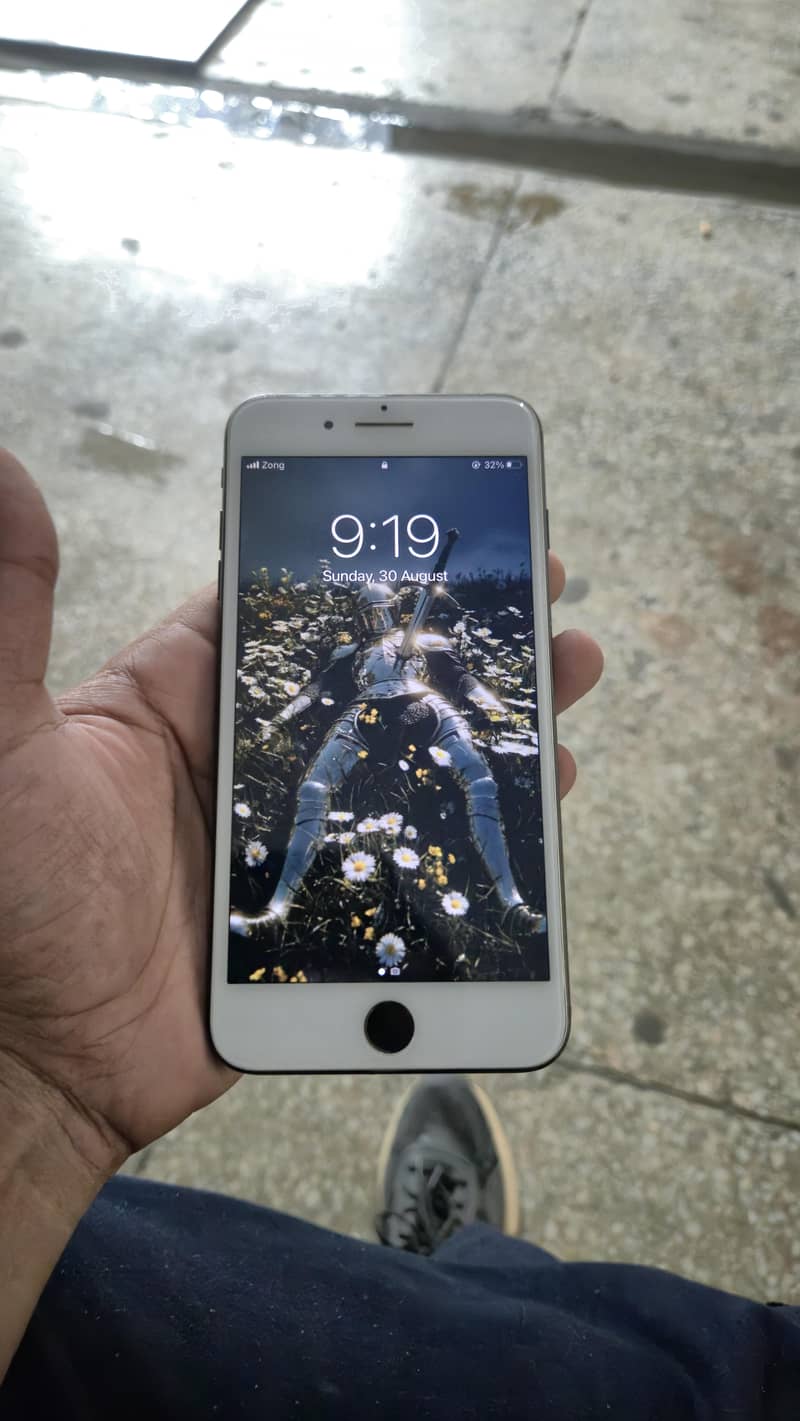 Apple iPhone 7 Plus 1