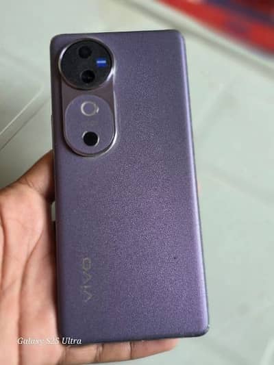vivo v 40 5 G 12 256 gb memomery 10 by 10 condition official approved