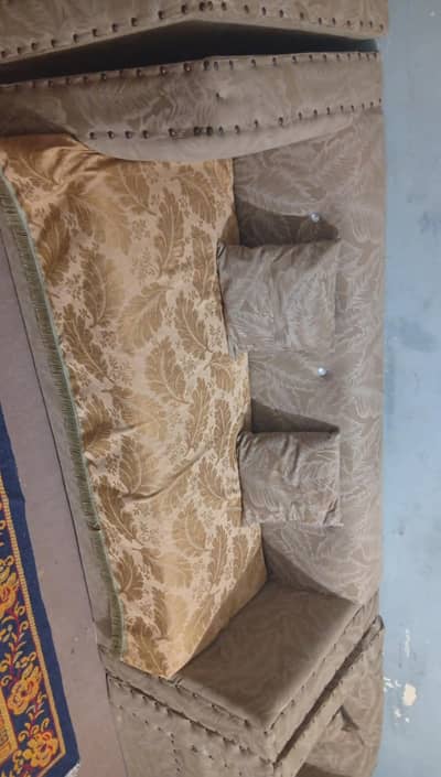 5 seater sofa set with cushions - urgent sale