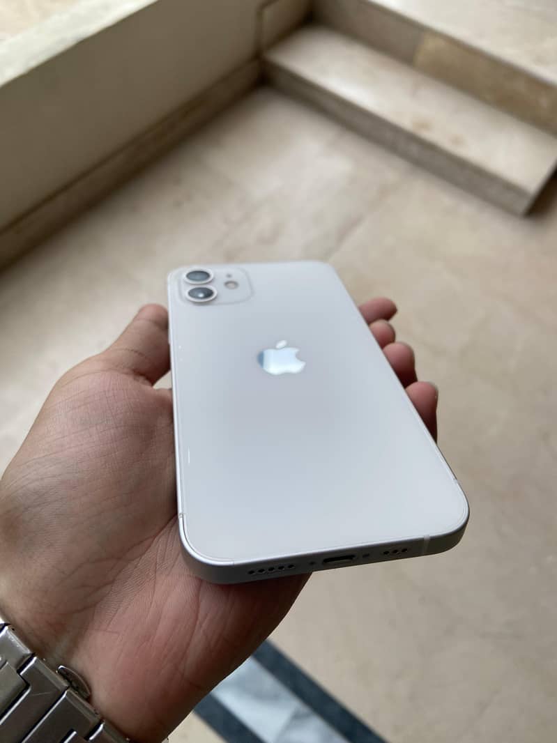 Apple iPhone 12 3