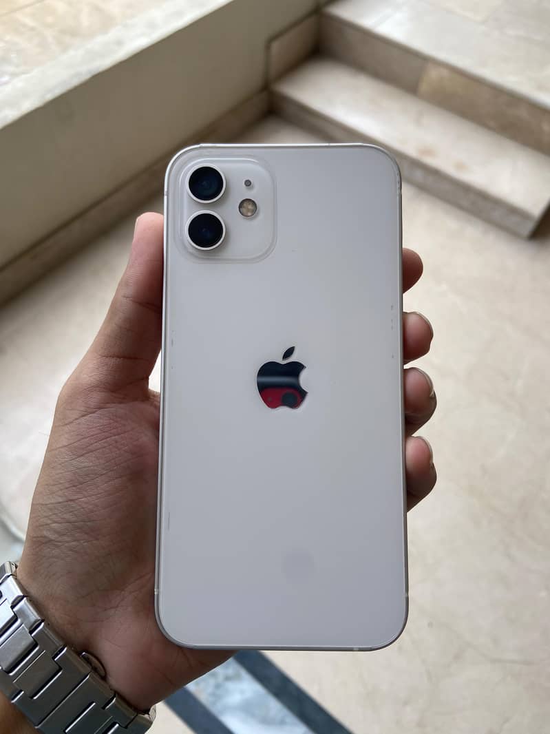 Apple iPhone 12 4