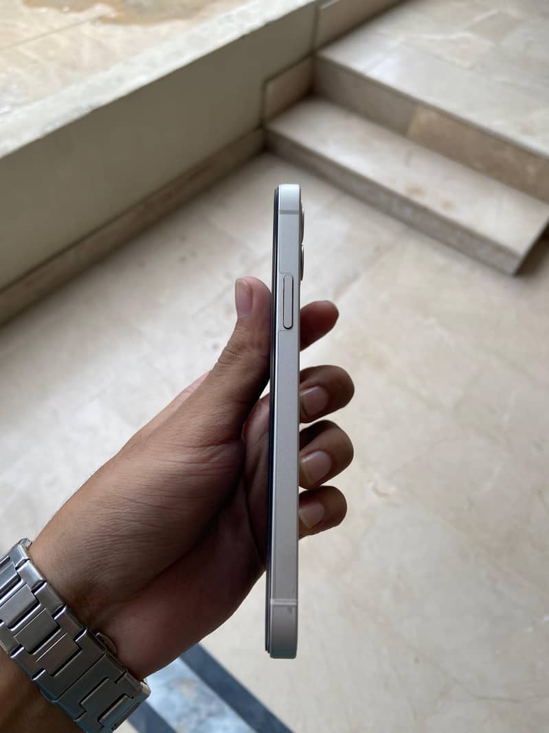 Apple iPhone 12 6