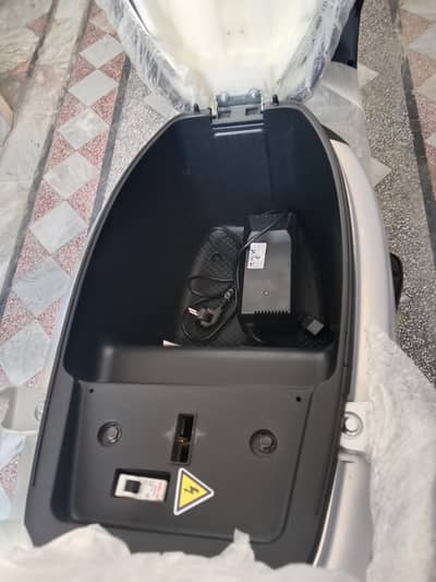metro t9 electric scooty