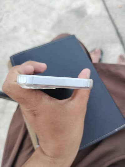 Apple iPhone 15