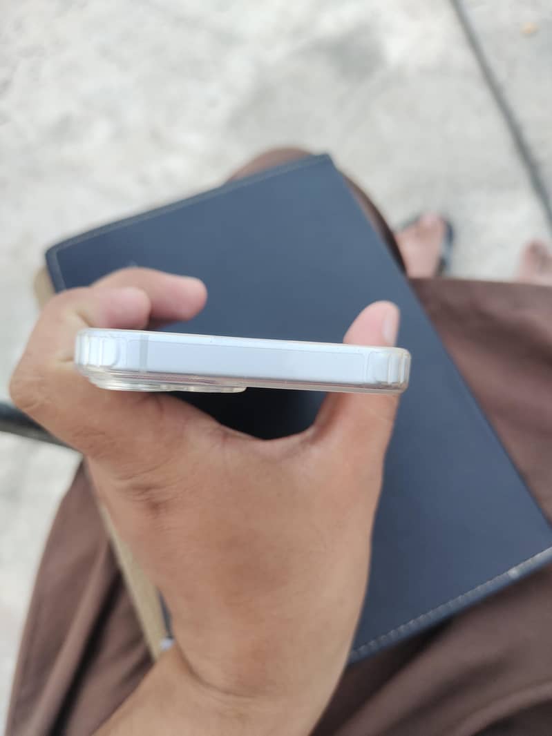 Apple iPhone 15 0