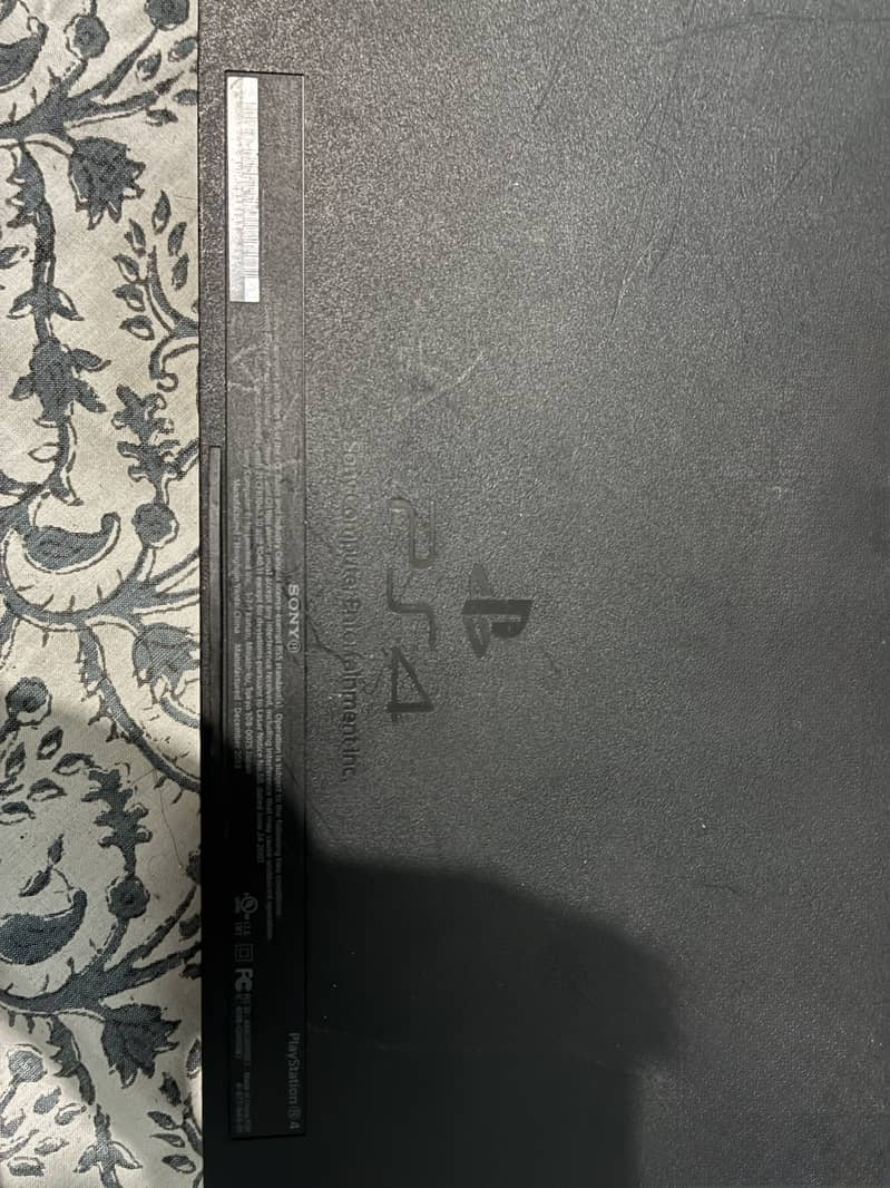 Playstation 4 base model 1