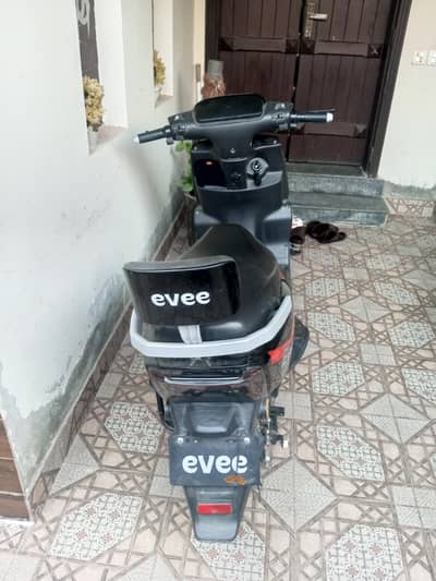 Gen z scoty for sale with warnty sirf 8000 km chaly ha  03214325184
