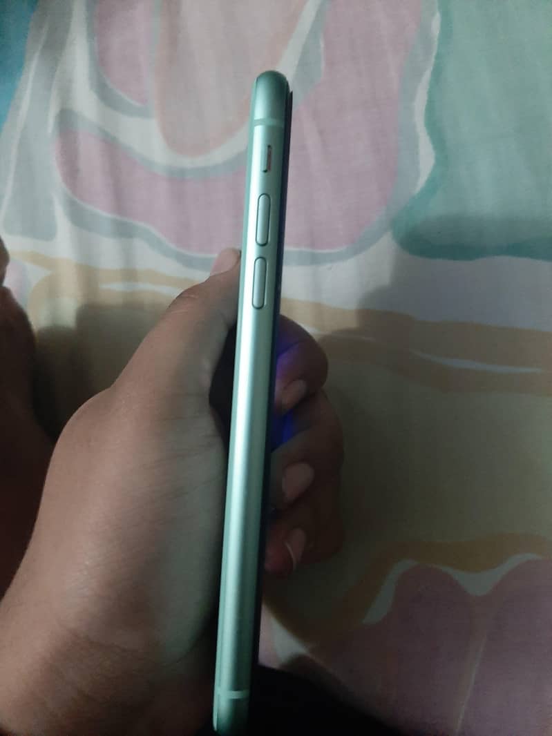 Apple iPhone 11 3