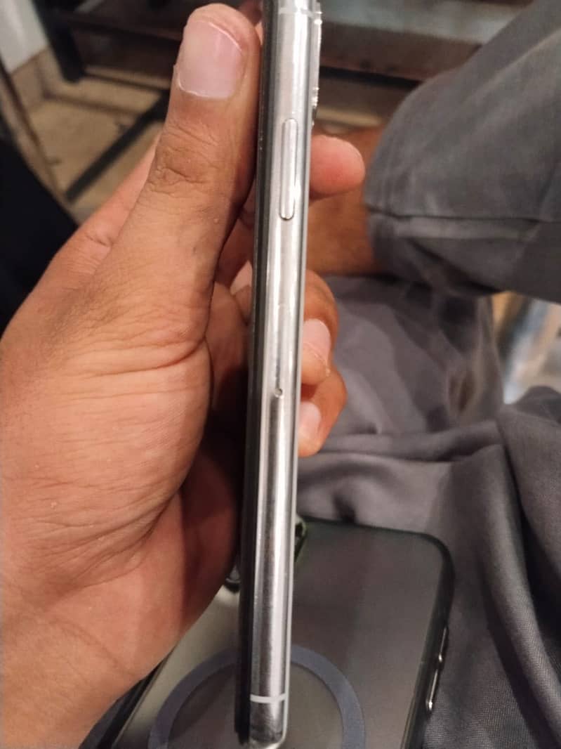 Apple iPhone X 3