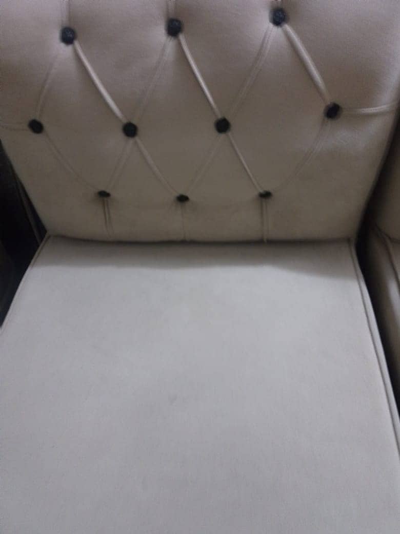 URGANTLY SALE OFFER 2 SOFAیہ آفر کل تک ہے ۔   2 صوفے فروخت ہو رہے ہیں۔ 1