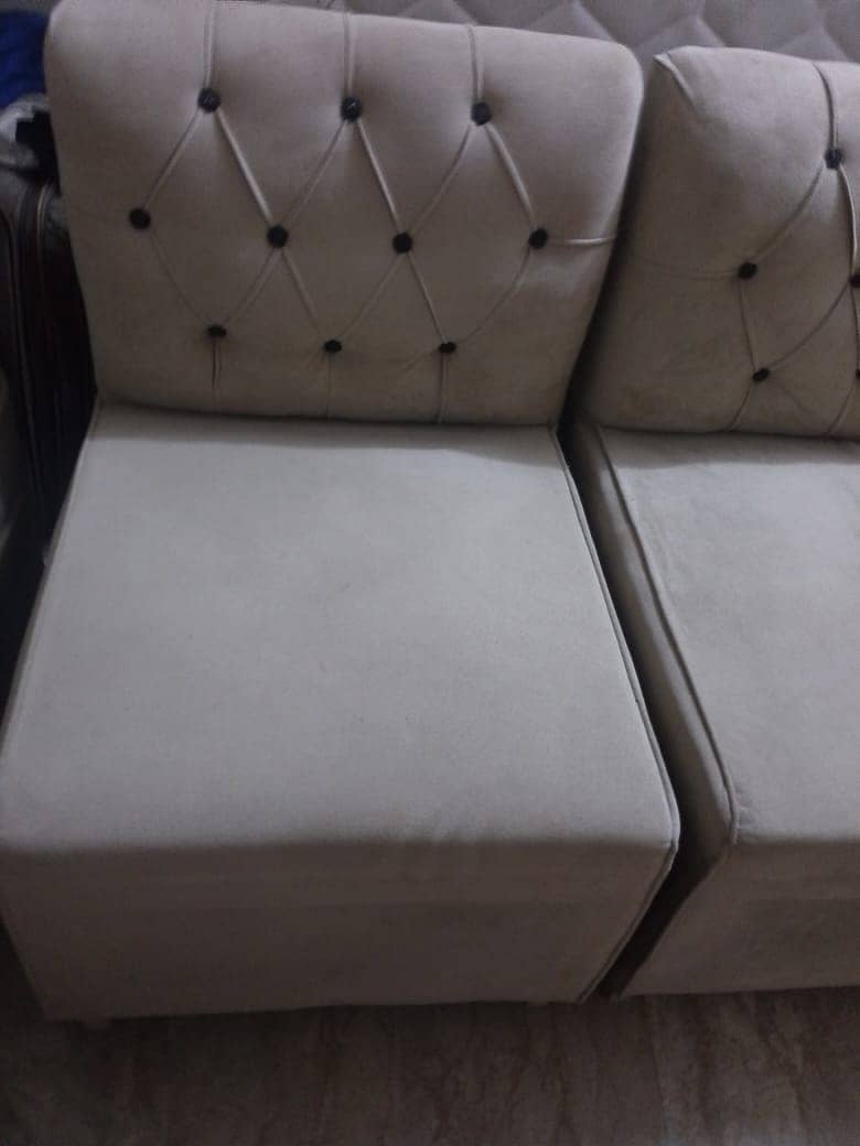 URGANTLY SALE OFFER 2 SOFAیہ آفر کل تک ہے ۔   2 صوفے فروخت ہو رہے ہیں۔ 3