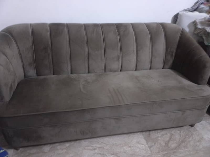 URGANTLY SALE OFFER 2 SOFAیہ آفر کل تک ہے ۔   2 صوفے فروخت ہو رہے ہیں۔ 4