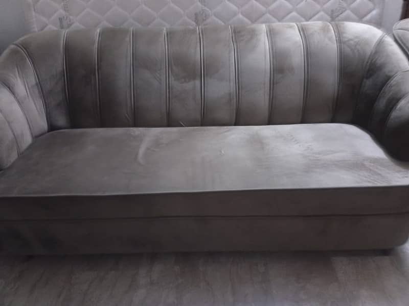 URGANTLY SALE OFFER 2 SOFAیہ آفر کل تک ہے ۔   2 صوفے فروخت ہو رہے ہیں۔ 5