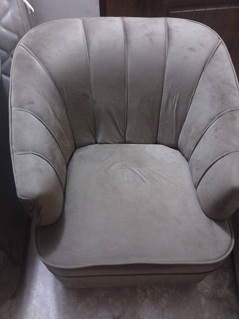 URGANTLY SALE OFFER 2 SOFAیہ آفر کل تک ہے ۔   2 صوفے فروخت ہو رہے ہیں۔ 6