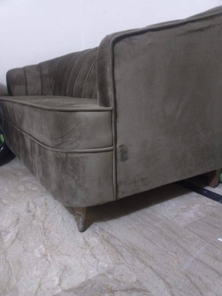 URGANTLY SALE OFFER 2 SOFAیہ آفر کل تک ہے ۔   2 صوفے فروخت ہو رہے ہیں۔ 8
