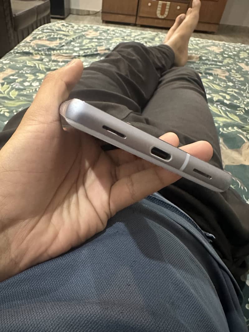 Google Pixel 7a 2