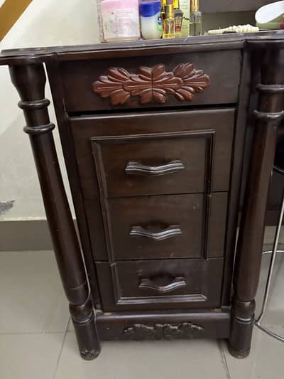 Beautiful Dressing Table with Mirror – Excellent Condition