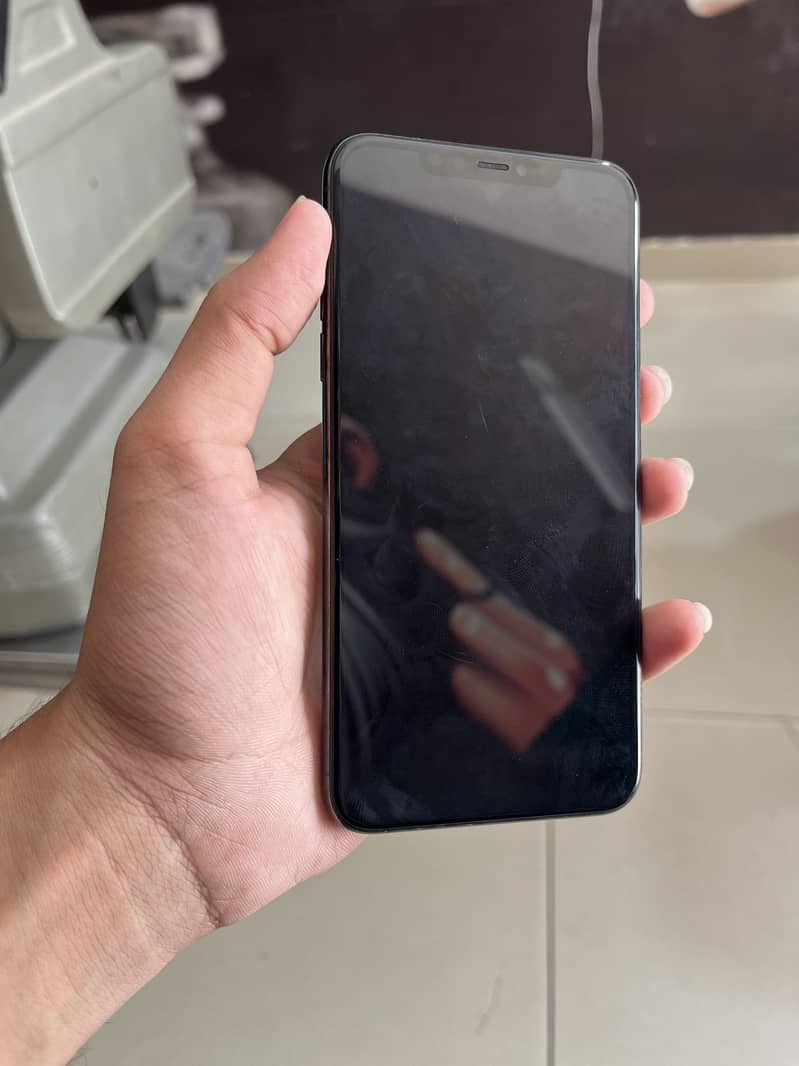 Apple iPhone 11 Pro Max 4