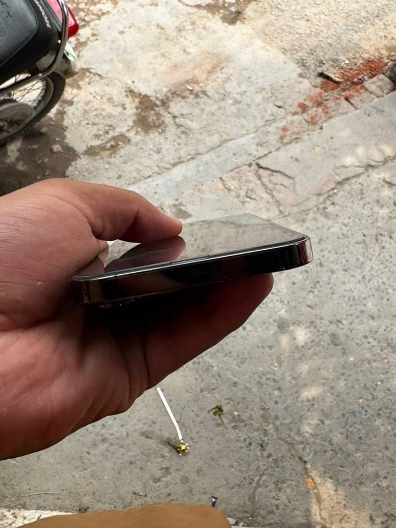 Apple iPhone 13 Pro Max 1