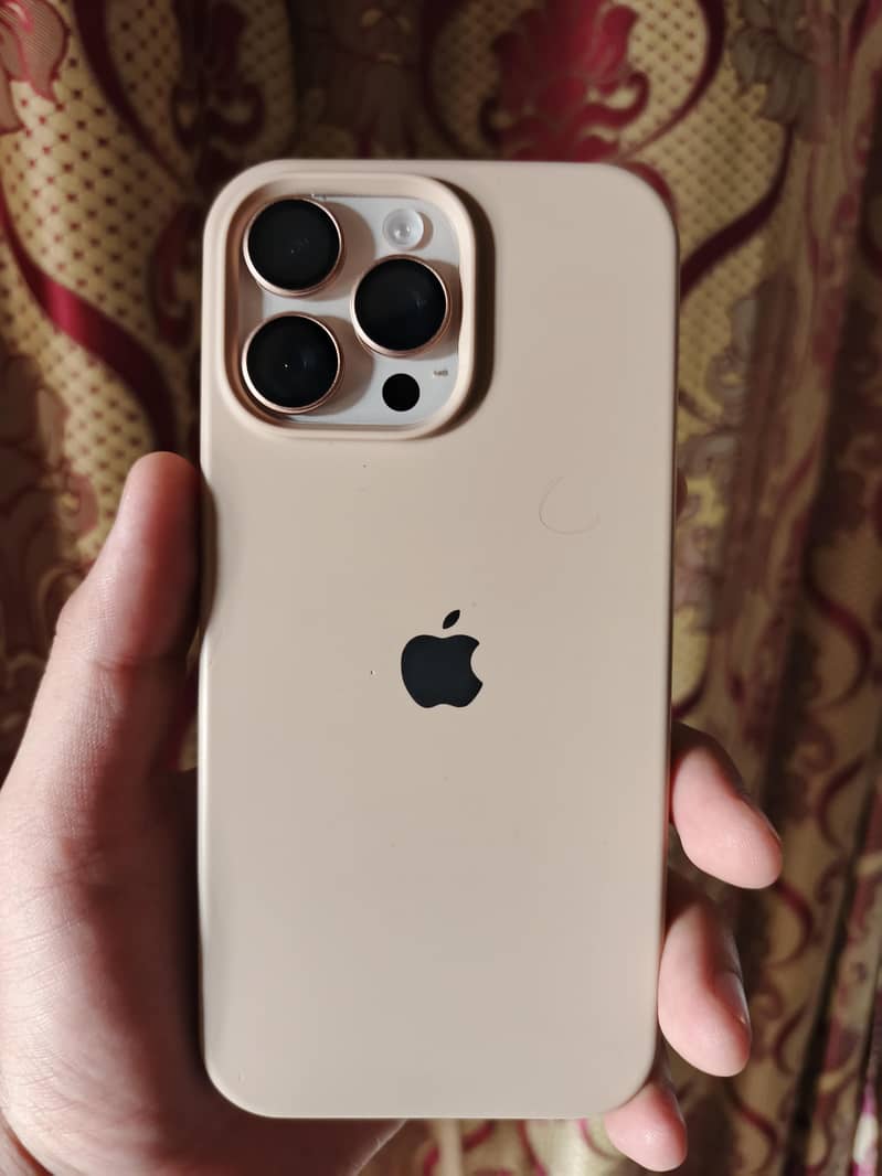 iPhone 16 Pro Max 1