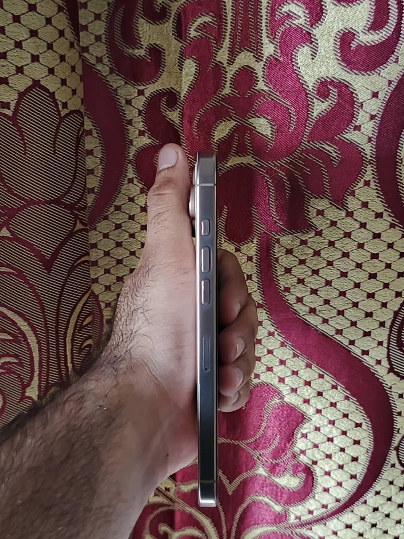 iPhone 16 Pro Max 6