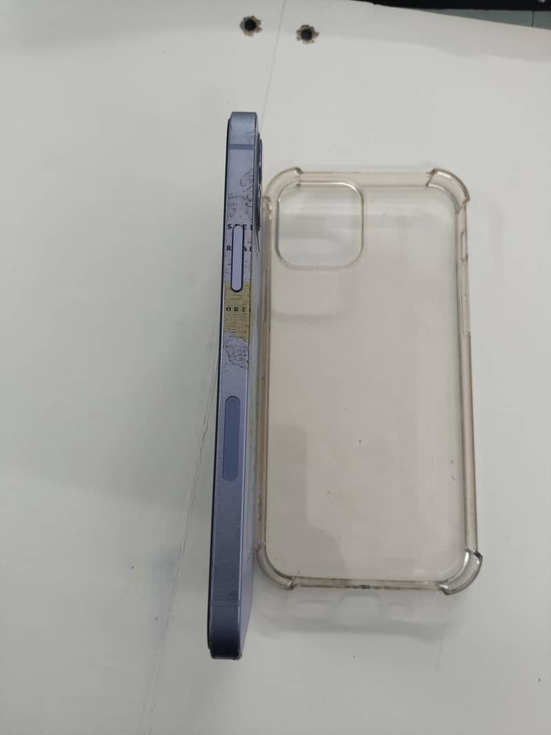 Apple iPhone 12 4