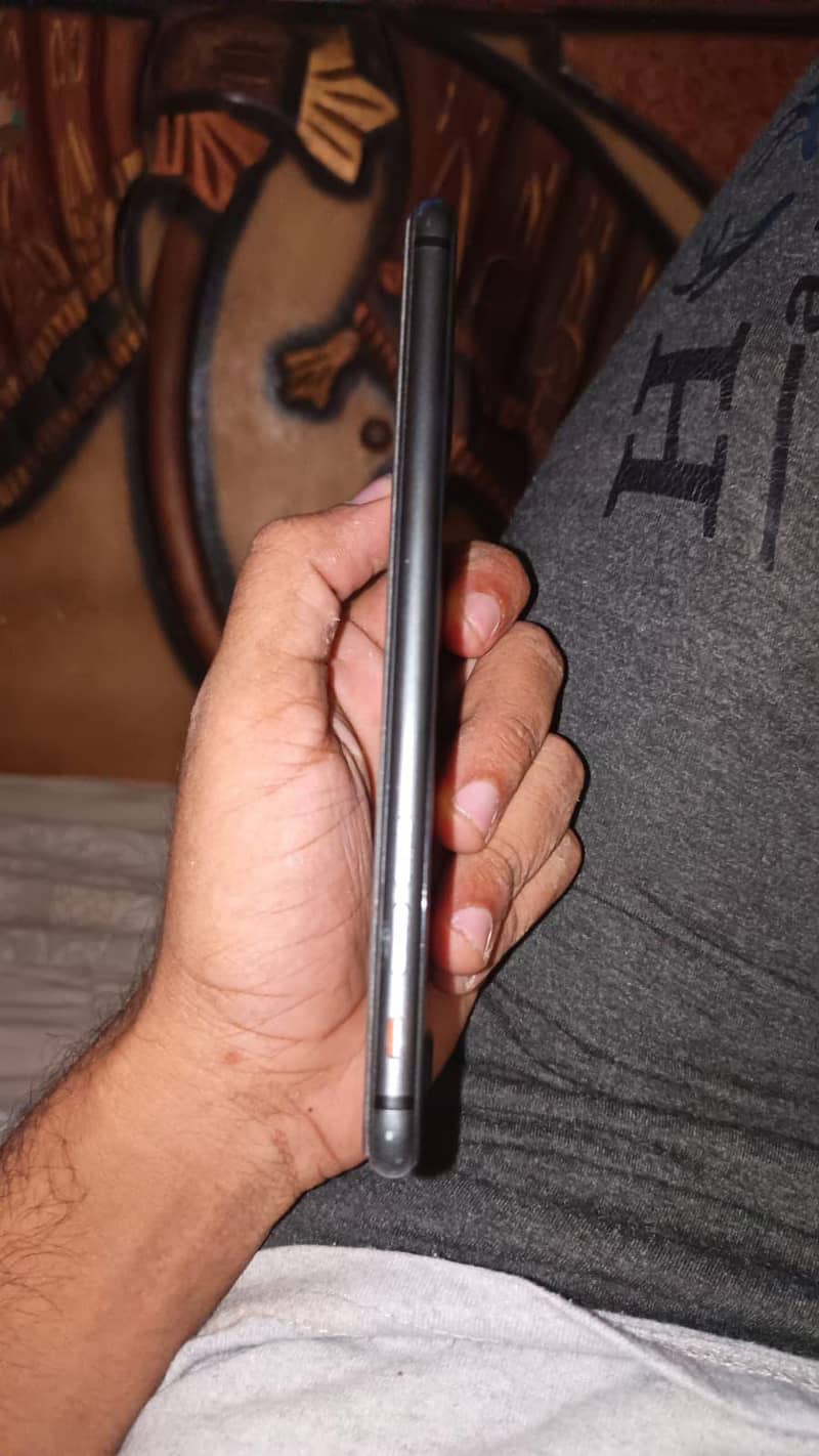 Apple iPhone 8 Plus 3