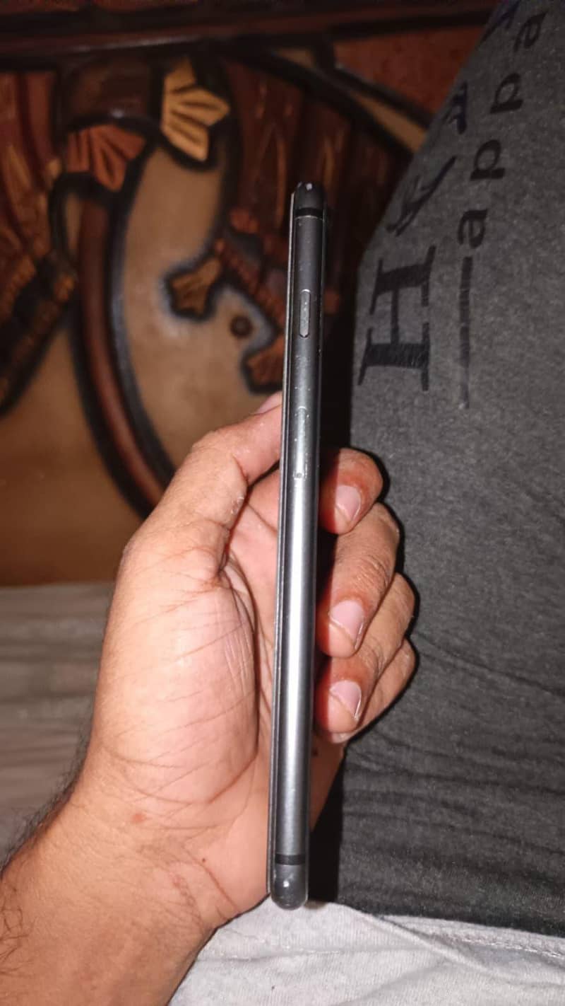 Apple iPhone 8 Plus 4