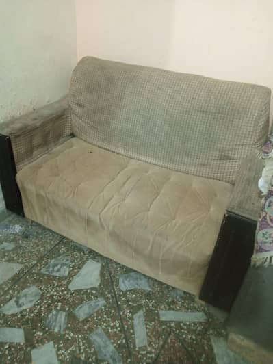5 Seater Sofa Set Good Condition