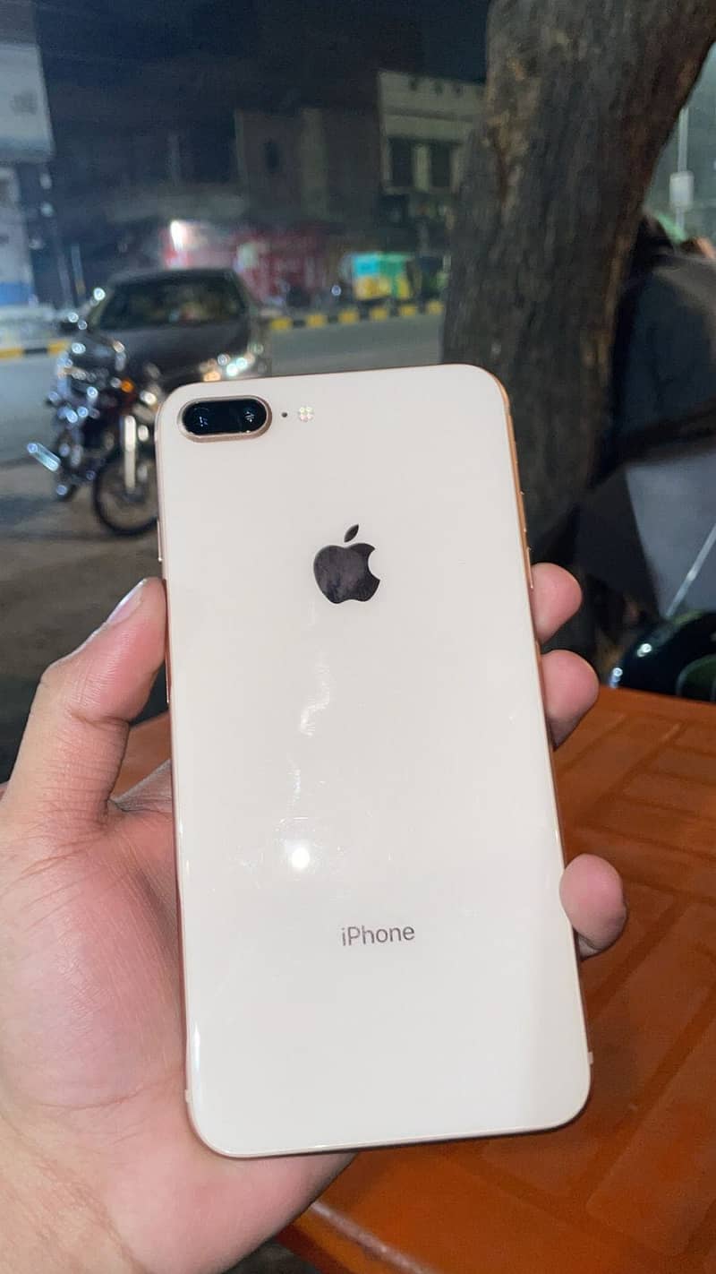 Apple iPhone 8 Plus 1