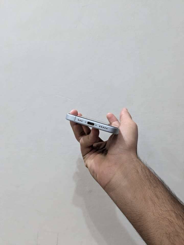 Apple iPhone 15 4