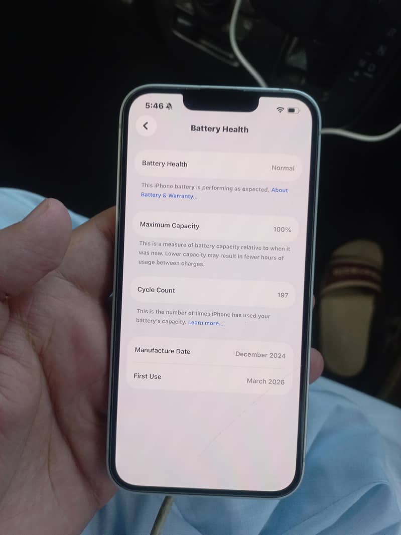 Apple iPhone 16e 4