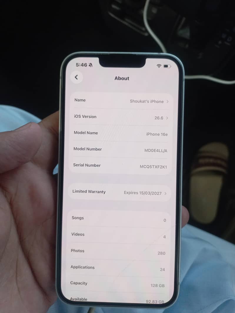 Apple iPhone 16e 5
