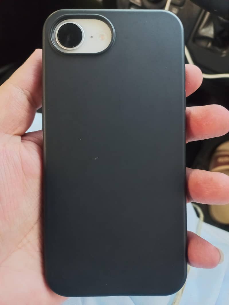 Apple iPhone 16e 6