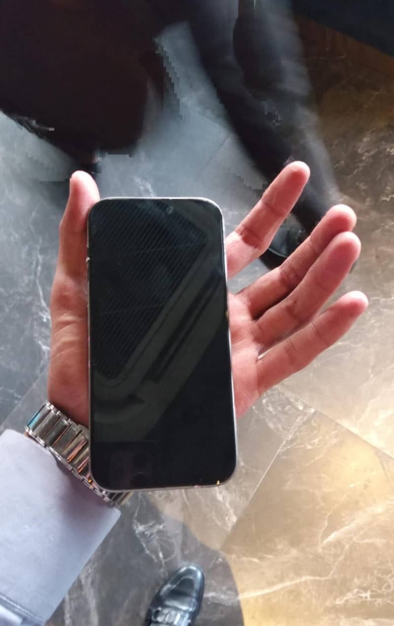 Apple iPhone 16 Pro 4