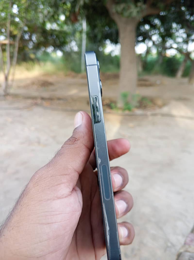 Apple iPhone 12 Pro 3