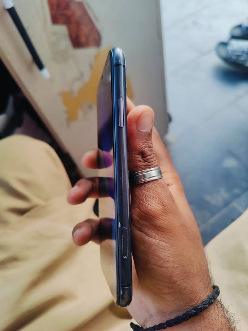 Apple iPhone 11 0