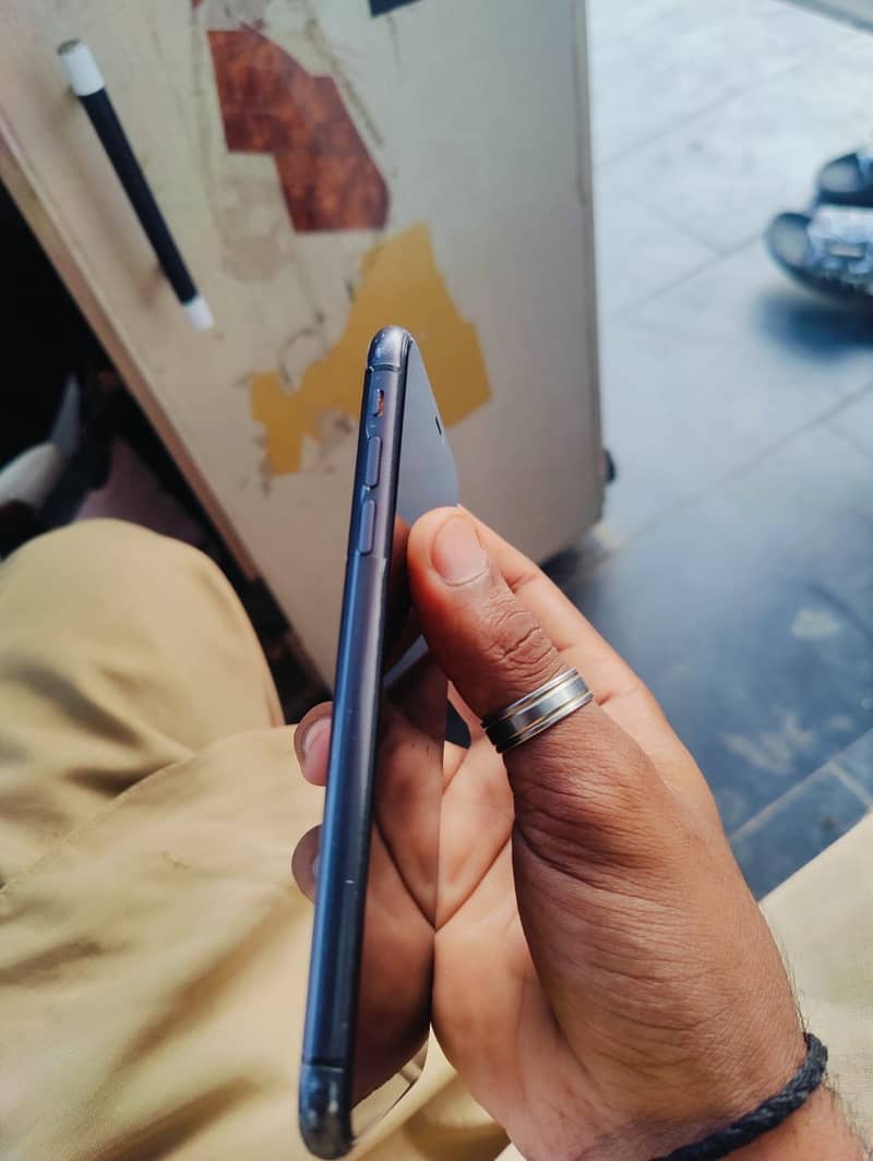Apple iPhone 11 3