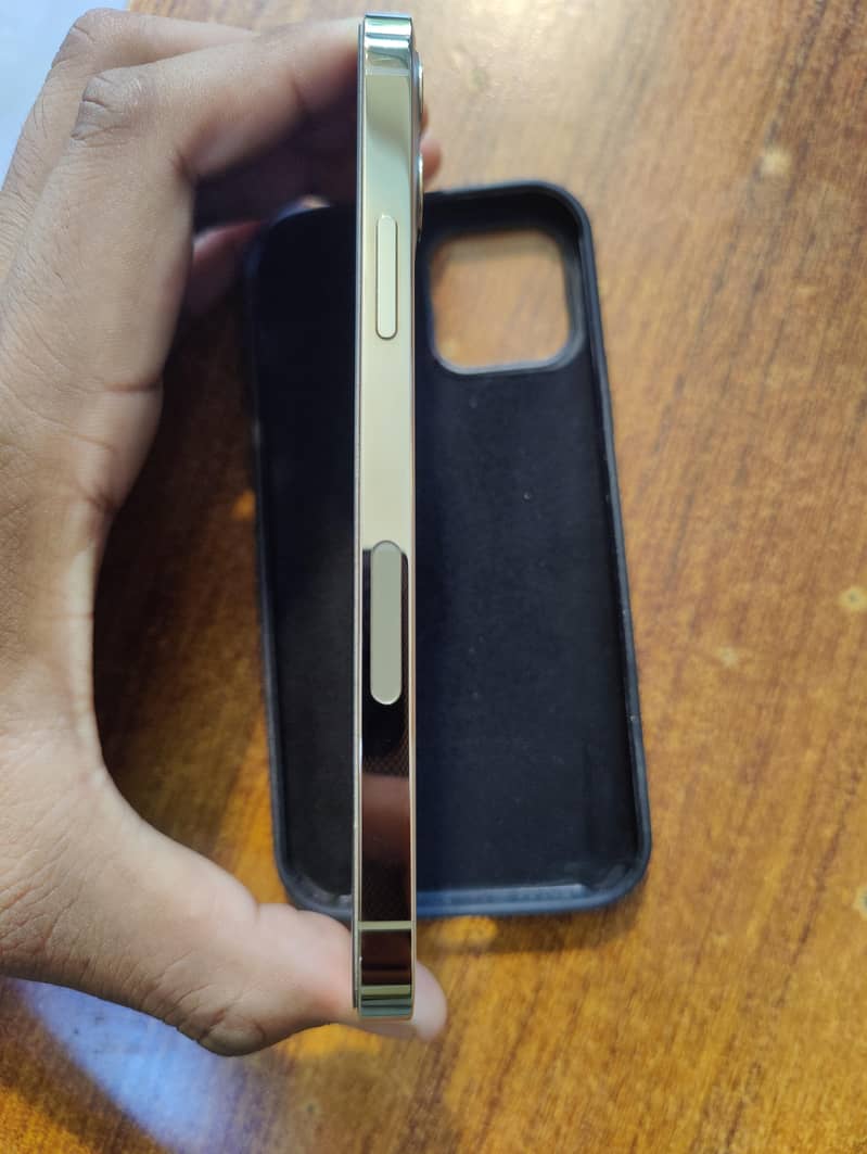 Apple iPhone 12 Pro 3